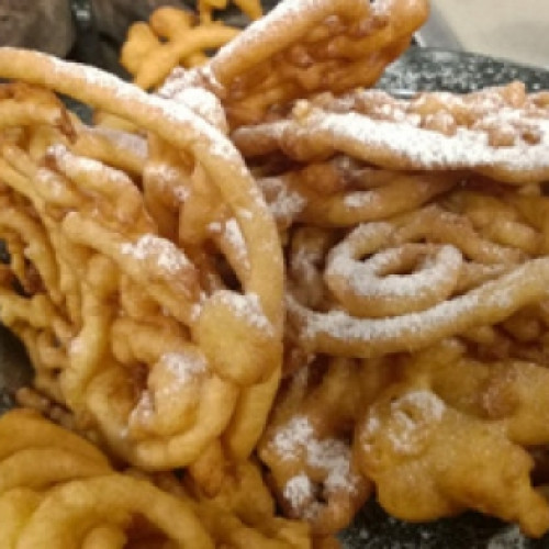 Tortas fritas del embudo para días lluviosos