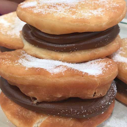 Tortas fritas norteñas rellenas con dulce de leche