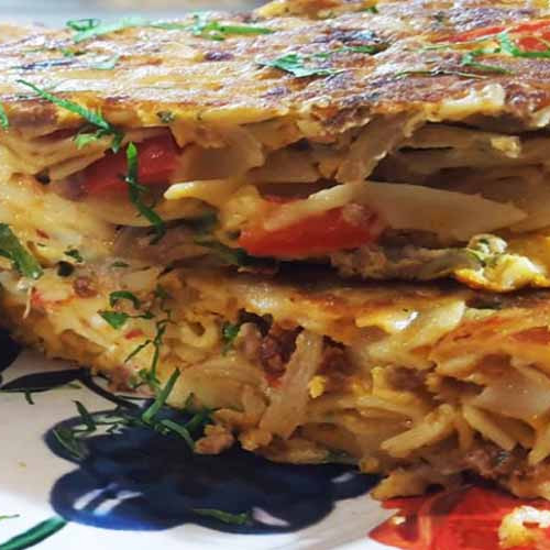 Tortilla de fideos con pesto de morrón