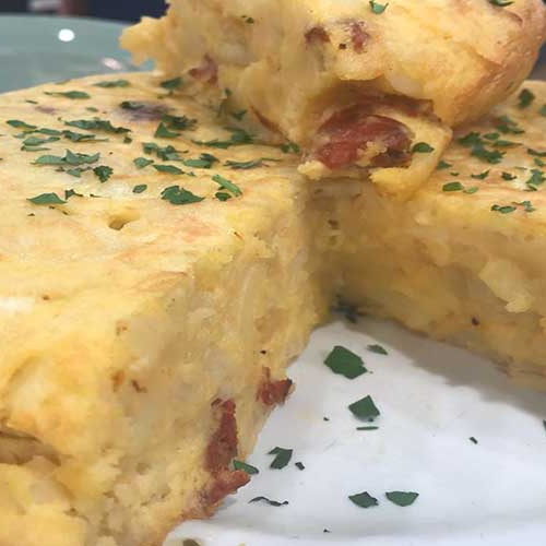 Tortilla de papas española en rodajas