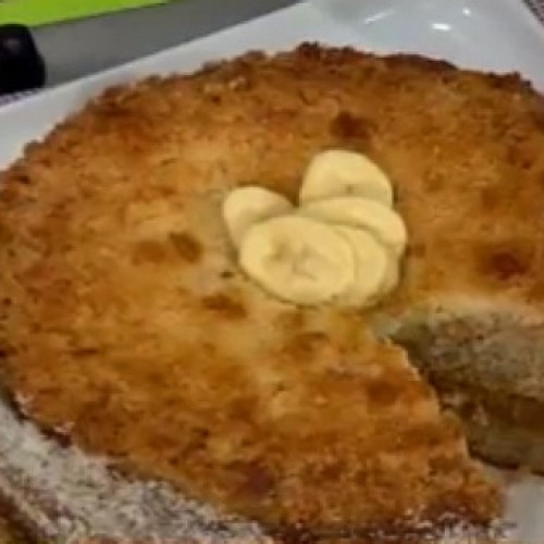 Tremenda torta de banana, coco y dulce de leche