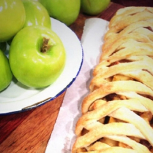 Trenza de manzana y membrillo con helado