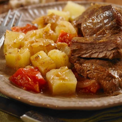 Vacío al horno con papas estilo criollo