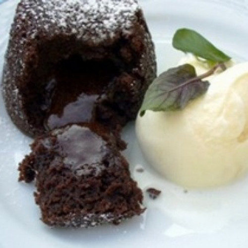 Volcán de chocolate con helado