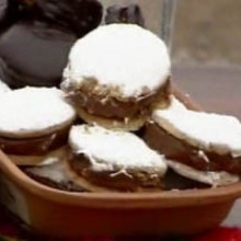 Alfajores de algarroba con dulce de leche