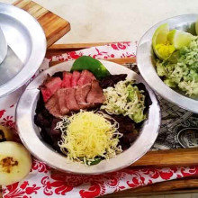 Arepas y reina pepiada por Lorena García