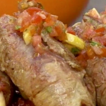 Arrolladitos de carne con revuelto de brócoli y espinaca