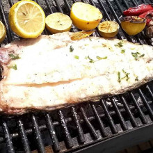 Boga a la parrilla con salsa de maracuyá