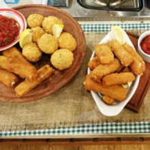 Bombas de papa y carne y mozzarellitas fritas crocantes