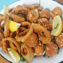 Bombas de ricota y queso fritas