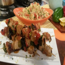 Brochettes de pollo y panceta