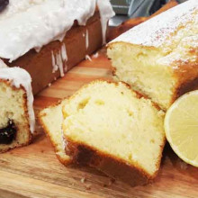 Budín de limón y budín de limón, nueces y ciruelas con chocolate