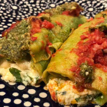 Canelones en masa verde de ricota y queso azul