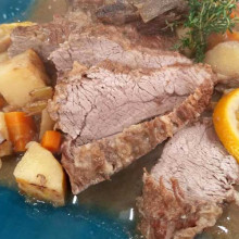 Colita de cuadril a la cacerola con papas al perejil