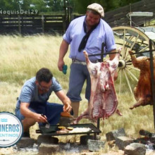 Cordero a la cruz con ensalada de vegetales a la chapa