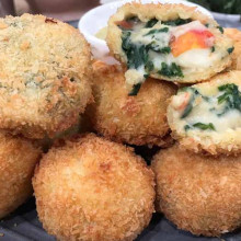 Croquetas  de acelga, queso con mayonesa casera