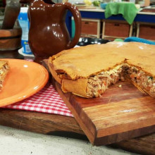 Empanada gallega al pimentón con mix de pescados