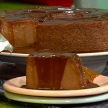 Flan negro con salsa de chocolate