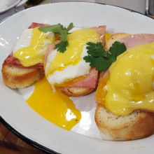 Huevos benedictinos