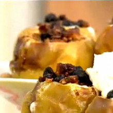 Manzanas rellenas con granola al horno