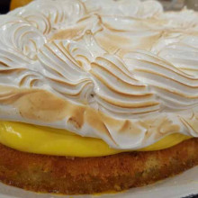 Merengada de mandarina con biscuit de almendras y oliva