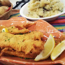 Merluza a la romana con puré de papas al champignon