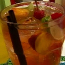 Mil versiones de tragos refrescantes a  base de licores frutales