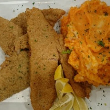 Milanesas de merluza con puré mixto