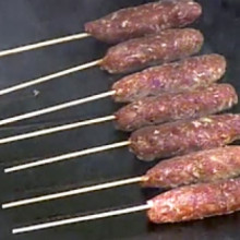 Pinchos de carne especiados a la parrilla