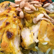 Pollo al curry con coliflor gratinado