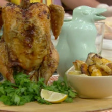 Pollo sentado con vegetales asados