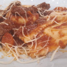 Raviolones de ricota y mozzarella con estofado