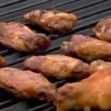 Reciclar a la parrilla: Alitas de pollo con cerveza y brochette de pollo a los 3 aromas