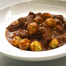 GULASH CON ALBÓNDIGAS