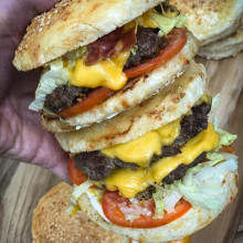 HAMBURGUESA CON PAN CASERO