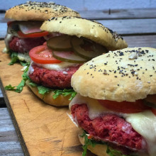 HAMBURGUESAS DE REMOLACHA Y ARROZ YAMANÍ