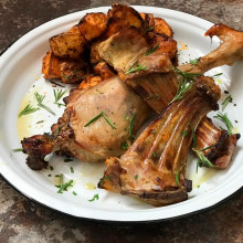 CABRITO AL HORNO CON PAPAS