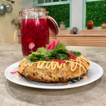 TORTILLA DE BONIATO CON MAYONESA PICANTE