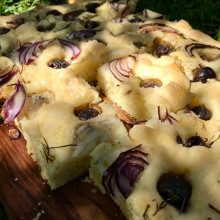 FOCACCIA DE PAPA Y ROMERO