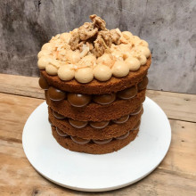 TORTA DE BANANA , DULCE DE LECHE Y NUEZ