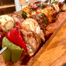 BROCHETTES DE CERDO CON ANANÁ Y PANCETA