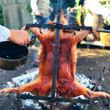 LECHÓN A LA CRUZ