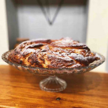 TRENZA RELLENA DE MANZANA Y PASTELERA