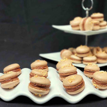 MACARONS ECONÓMICOS DE MANÍ Y CHOCOLATE CON LECHE