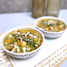 SOPA DE POLLO Y VEGETALES