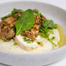 MOLLEJAS DE CABRITO CON POLENTA BLANCA