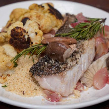 SALMÓN BLANCO CON COUS COUS Y COLIFLOR ESPECIADO