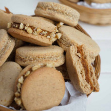 ALFAJORES CON HARINA DE ALGARROBO Y MERMELADA DE TUNA SANTIAGUEÑA