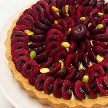 TARTA DE PISTACHO Y CEREZAS