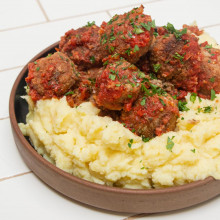 ALBÓNDIGAS ESTOFADAS CON PURÉ